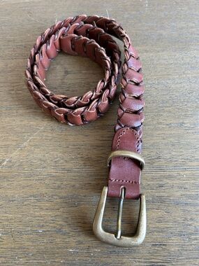 Vintage 80’s Hunt Club Equestrian Women’s Braided Buffalo Leather Belt. Size Sm.